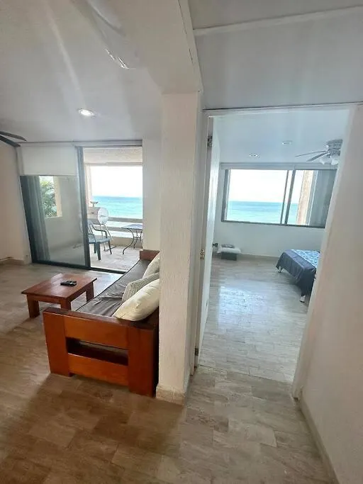 Escape To Serenity By The Sea! Beachfront Apartment With Pool, Just 5 Minutes From The Ferry Cancun 0*,